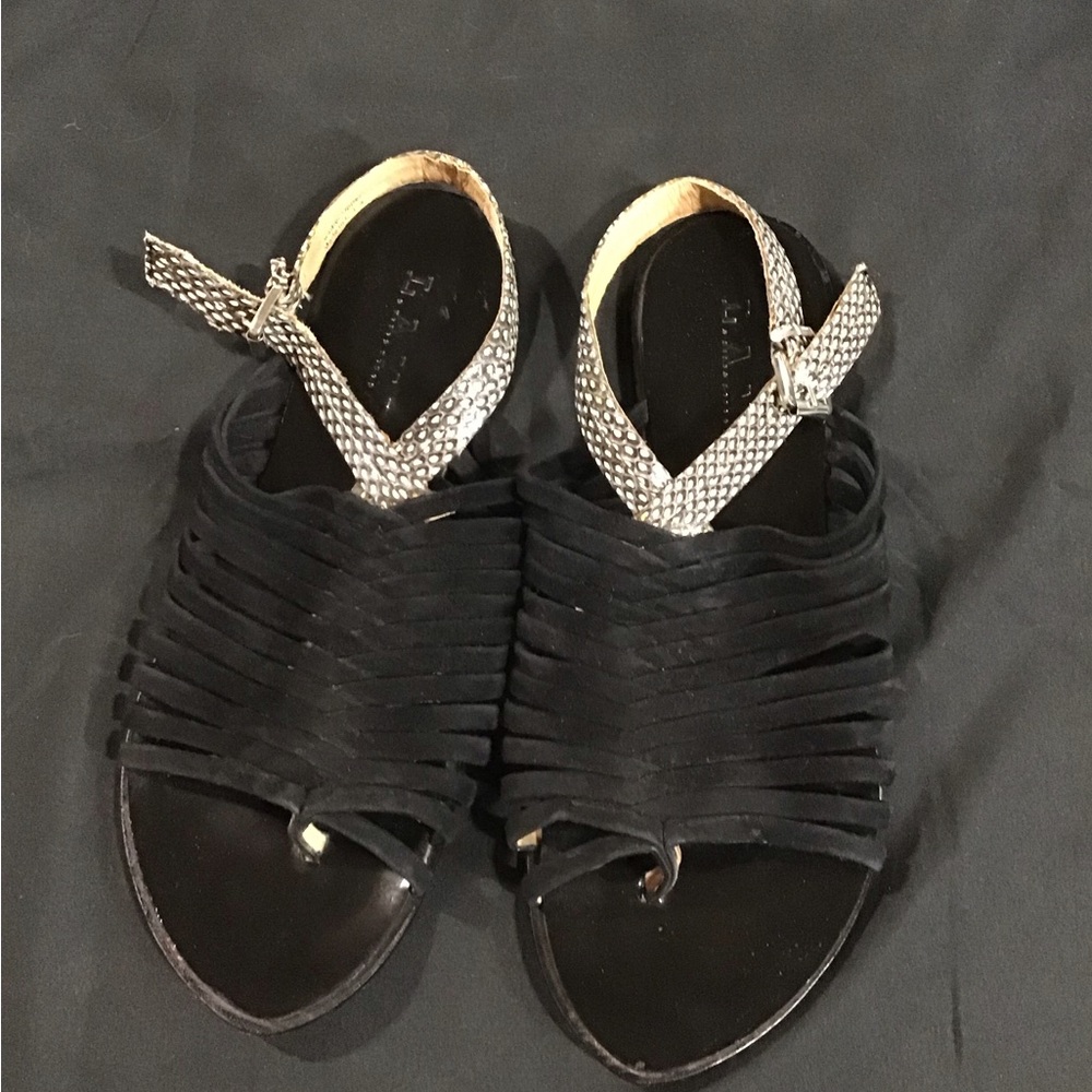 L.A.M.B GWEN STEFANI SZ 6 LEATHER FLATS SANDALS